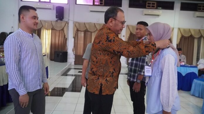 Wali Kota Tegal Dedy Yon Supriyono kemeja coklat