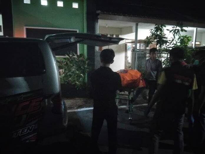 korban dievakuasi petugas