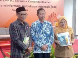 Anggota Komisi X DPR RI Fikri Faqih (kiri)