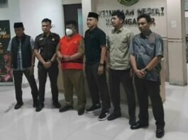 Mantan Sekdin Dispermades Karanganyar Soenarto ditetapkan sebagai tersangka dalam perkara dugaan korupsi pembangunan Masjid Agung Karanganyar.