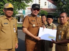 Wali Kota Tegal Dedy Yon Supriyono ketika apel bersama