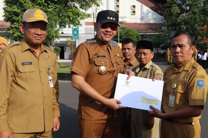 Wali Kota Tegal Dedy Yon Supriyono ketika apel bersama