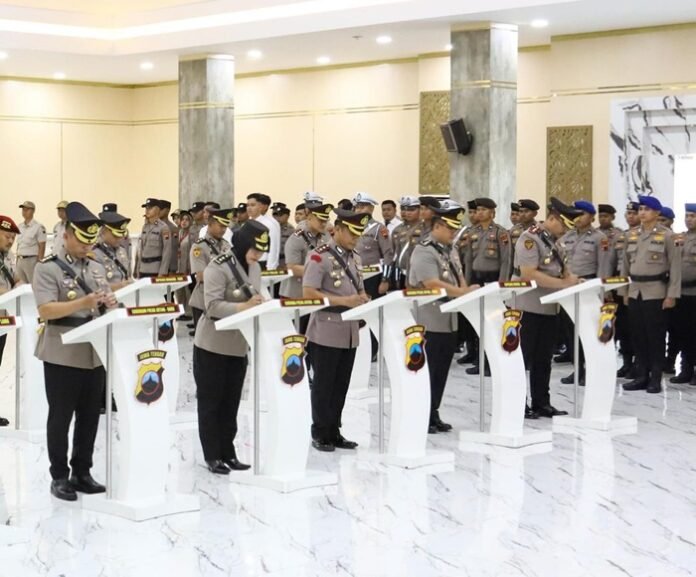Upacara sertijab di Gedung Borobudur Mapolda Jateng