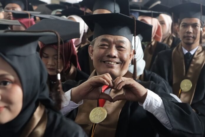 Wisudawan terbaik Magister (S2) UIN Walisongo, (Foto : Dok UIN Walisongo)
