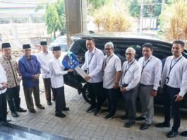 Pemberian mobil operasional kepada Badan Amil Zakat Nasional (BAZNAS) Provinsi Jawa Tengah. (Foto : Dok Bank Jateng)