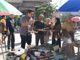 Anggota DPR RI Andhika Satya W. Pangarso saat berkunjung ke Demak. (Foto : Sam)