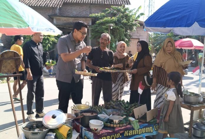 Anggota DPR RI Andhika Satya W. Pangarso saat berkunjung ke Demak. (Foto : Sam)