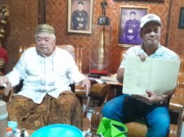 Klarifikasi terkait tuduhan pencurian sertifikat tanah wakaf di Kasepuhan, Sabtu (9/8/2025). (Foto: Sam)