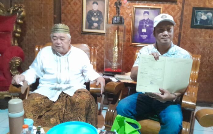 Klarifikasi terkait tuduhan pencurian sertifikat tanah wakaf di Kasepuhan, Sabtu (9/8/2025). (Foto: Sam)