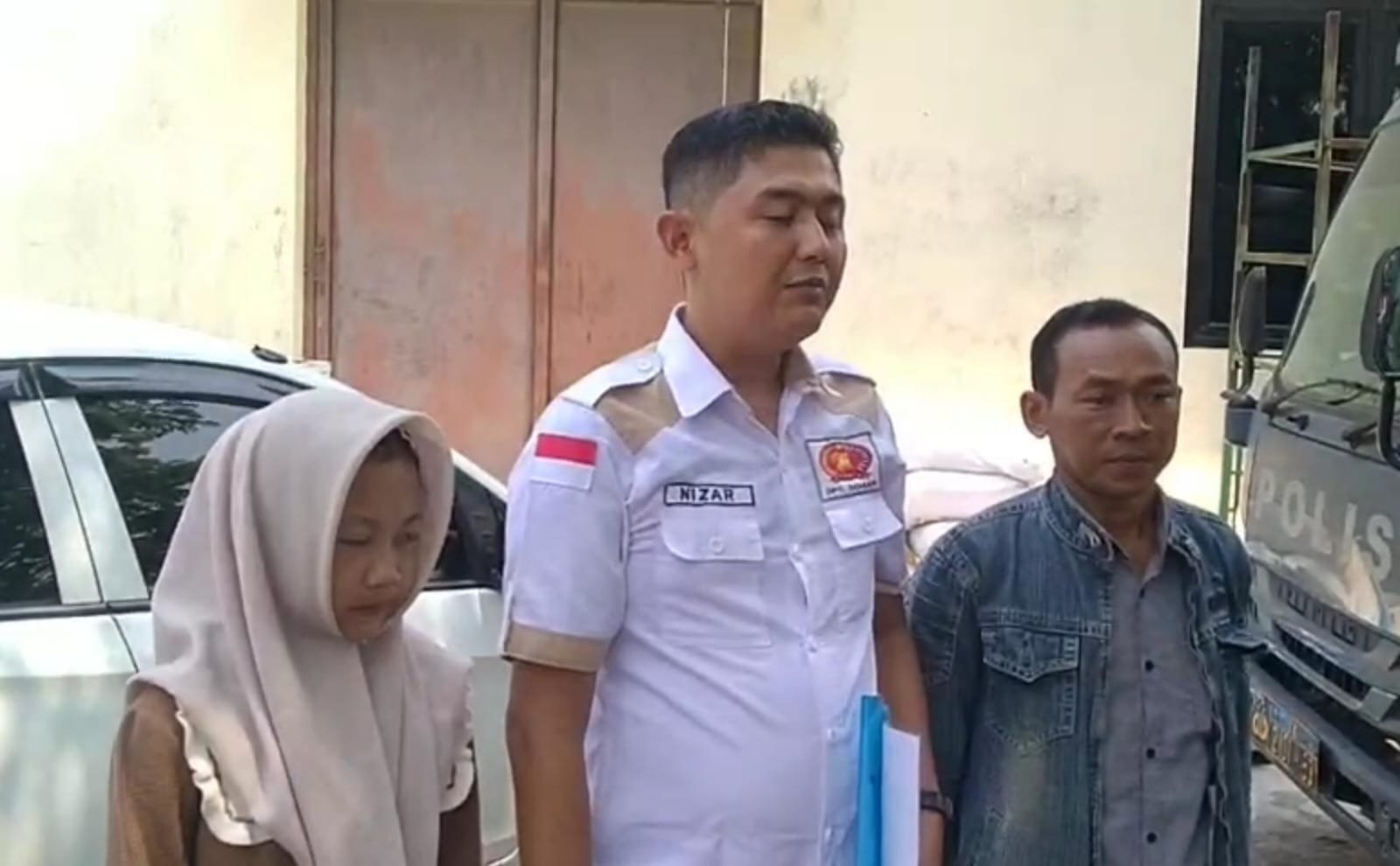 Vidio viral Demak Kuasa hukum korban bersama siswi korban perundungan di Demak. (Foto : Sam)