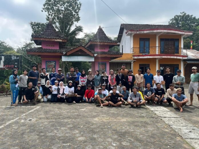 Mahasiswa Kuliah Kerja Nyata Tematik (KKN-T) Tim 51 Universitas Diponegoro. (Foto : Dok UNDIP)