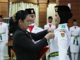 Pengukuhan putra-putri terbaik Kota Semarang sebagai anggota Pasukan Pengibar Bendera Pusaka (Paskibraka) Tingkat Kota Semarang Tahun 2025, Kamis (14/8/2025). (Foto : Dok Pemkot Semarang)