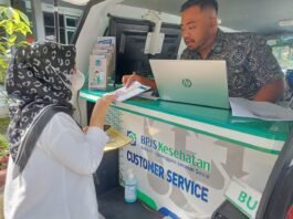 Reaktivasi kepesertaan JKN di layanan mobil customer service. (Foto: Sam)