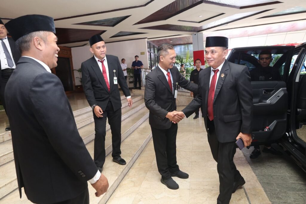 Ketua DPRD Jawa Tengah Sumanto saat menghadiri Rapat Paripurna. (Foto : Dok DPRD Jateng)