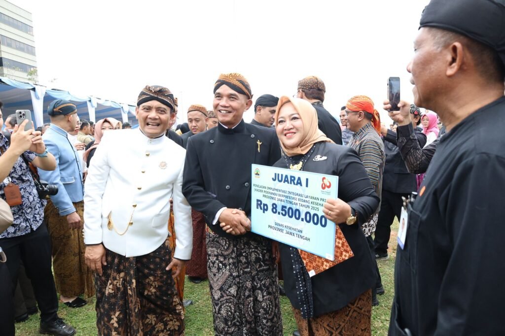 Ketua DPRD Jateng Sumanto mengahadiri peringatan HUT ke 80 Provinsi Jateng di Kawasan Ekonomi Khusus Industripolis Batang, Selasa, (19/08/2025). (Foto : Dok DPRD Jateng)