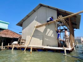 Pembangunan rumah apung. (Foto : Dokumen)