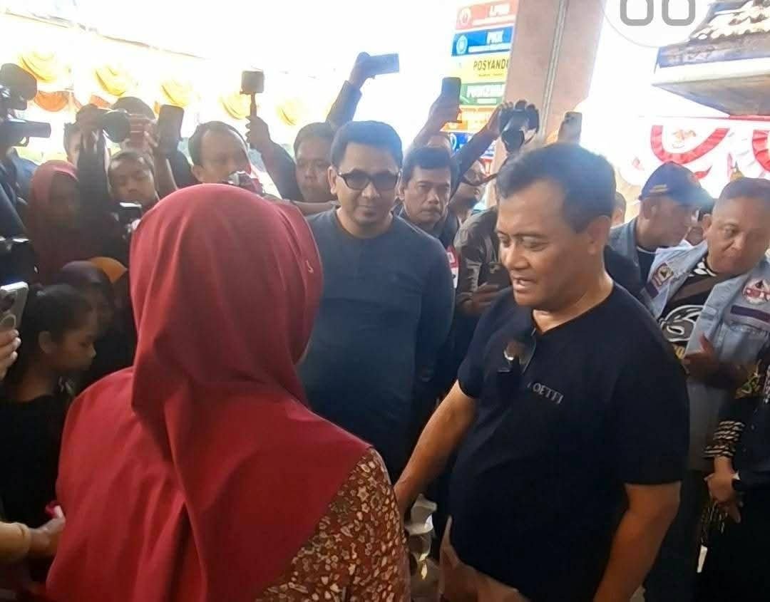 Gubernur Jateng Bhakti sosial di Desa Babalan, Demak, Sabtu (23/8/2025). (Foto: Sam)
