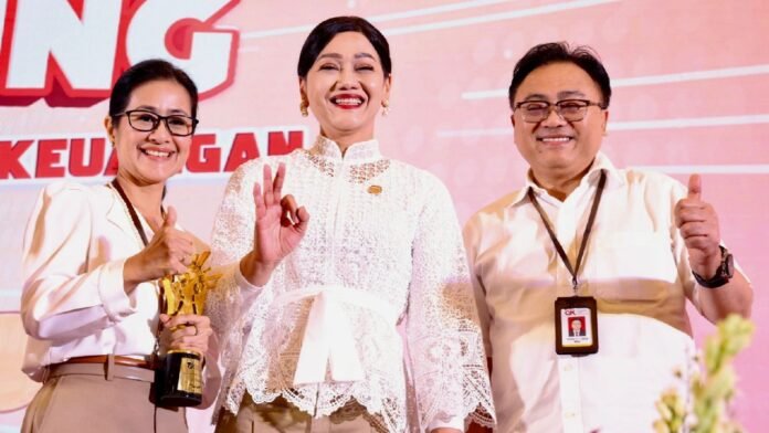 Direktur Bisnis Dana, Jasa, dan UMKM Bank Jateng Anna Kusumarita. (Foto : Dok Bank Jateng)