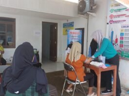 Pelayanan kesehatan gratis. (Foto : Sam)