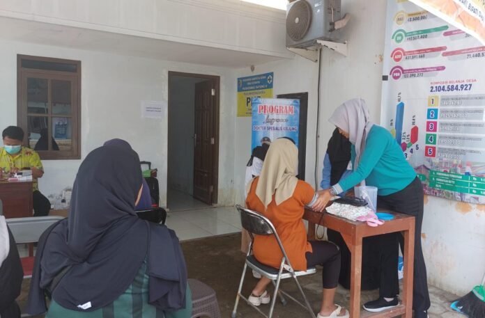Pelayanan kesehatan gratis. (Foto : Sam)