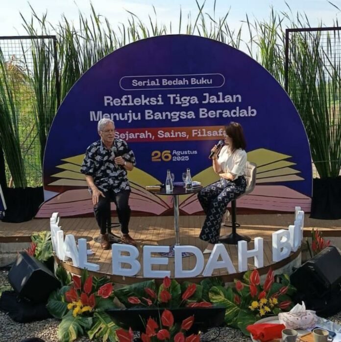 Serial Bedah Buku dengan tema “Refleksi Tiga Jalan (Sejarah, Sains, dan Filsafat) Menuju Bangsa Beradab”. (Foto : Dok JN)