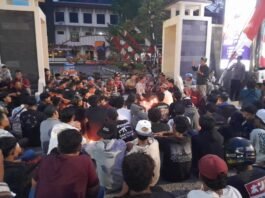 Demo Demak. (Foto : Sam)