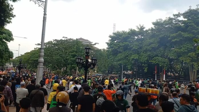 Demo ricuh Semarang. (Foto : Kamal)