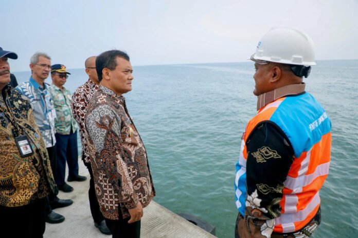 Gubernur Jawa Tengah Ahmad Luthfi saat meninjau lokasi