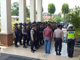Suasana Pengadilan Negeri Semarang yang dijaga ketat oleh aparat Kepolisian, pada saat vonis sidang Aipda Robig