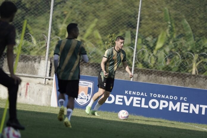 Pemain asing Kendal Tornado FC ketika latihan