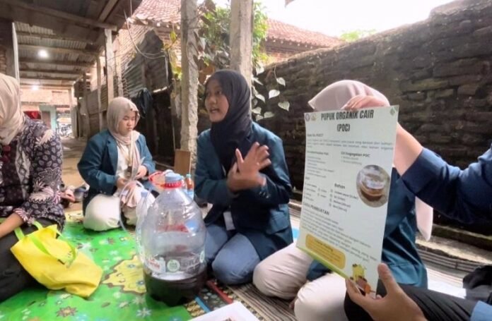 KKNT Undip mengelar edukasi pengolahan limbah pangan menjadi pupuk organik cair (POC)