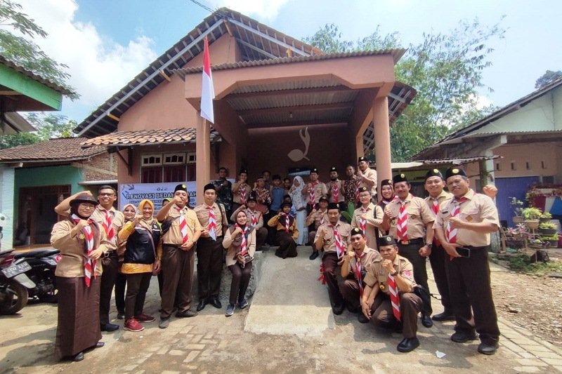 Foto bersama para pengurus pramuka