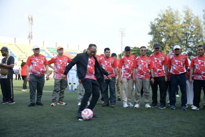 Pembukaan Liga Sepak Bola RT/RW/LPMK resmi dibuka pada Minggu (3/8/2025) di Stadion Citarum. (Foto : Dok Pemkot Semarang)