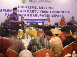 Rapat tingkat tinggi dan pelatihan teknis implementasi Kartu Kredit Pemerintah Daerah (KKPD), Selasa (12/8/2025). (Foto : Nizar)