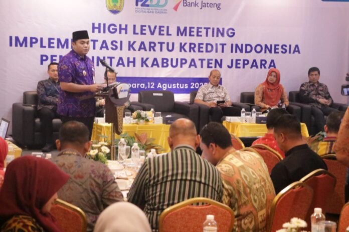Rapat tingkat tinggi dan pelatihan teknis implementasi Kartu Kredit Pemerintah Daerah (KKPD), Selasa (12/8/2025). (Foto : Nizar)
