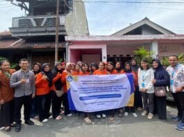Kelompok Pengabdian Masyarakat Dosen dan Mahasiswwa bersama dengan Peserta Kader Posyandu Delima Wilayah Kerja Puskesmas Kedungmundu Kota Semarang.