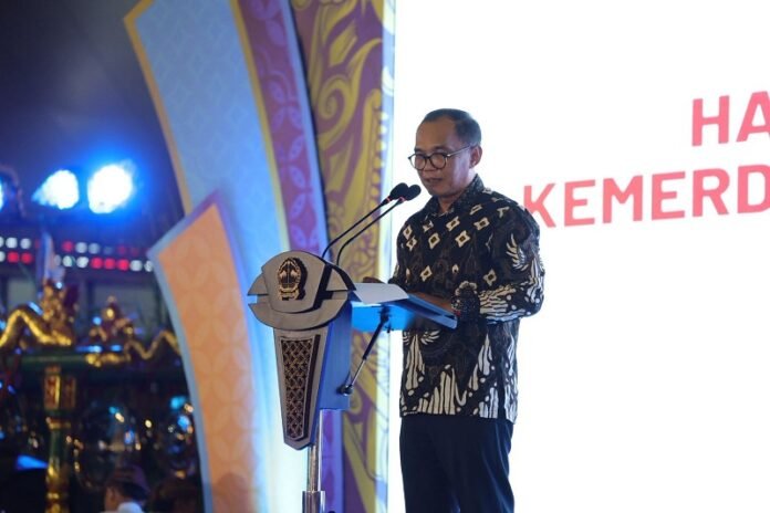 Sumanto saat memberikan sambutan dalam Resepsi Kenegaraan HUT ke-80 Kemerdekaan RI tingkat Provinsi Jawa Tengah di halaman Gradhika Bhakti Praja, Semarang, Minggu (17/8/2025).
