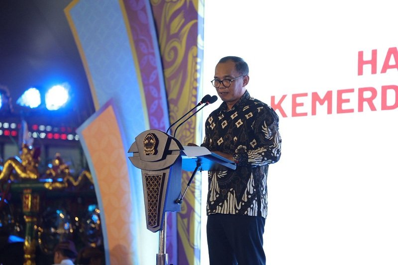 Sumanto Sumanto saat memberikan sambutan dalam Resepsi Kenegaraan HUT ke-80 Kemerdekaan RI tingkat Provinsi Jawa Tengah di halaman Gradhika Bhakti Praja, Semarang, Minggu (17/8/2025).