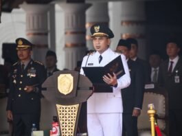 Wakil Gubernur Jawa Tengah, Taj Yasin Maimoen, memimpin upacara peringatan HUT ke-80 Kemerdekaan RI di halaman Kantor Bupati Pati.
