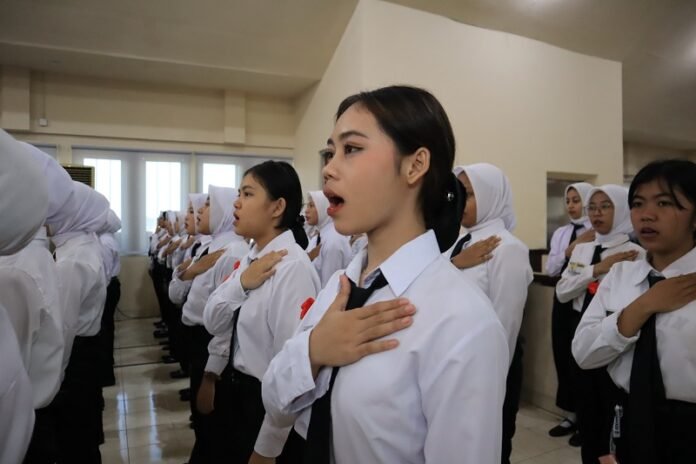 Mahasiswa baru mengikuti kegiatan Pengenalan Kehidupan
