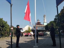 Para purnawirawan TNI menjadi petugas upacara HUT ke 80 Kemerdekaan RI.