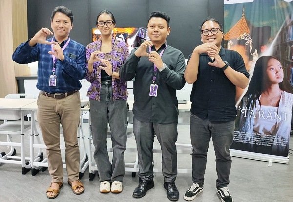 Para tim sekaligus promotor pembuat film Uttarani dari Fakultas Bahasa dan Seni SCU