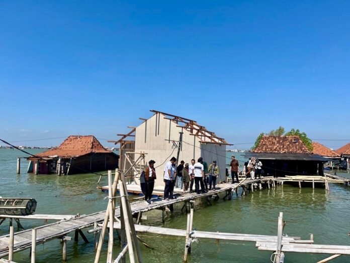 Rumah apung warga Timbulsloko