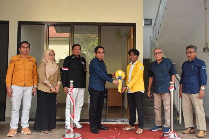 UPS Tegal ketika resmikan gedung baru.