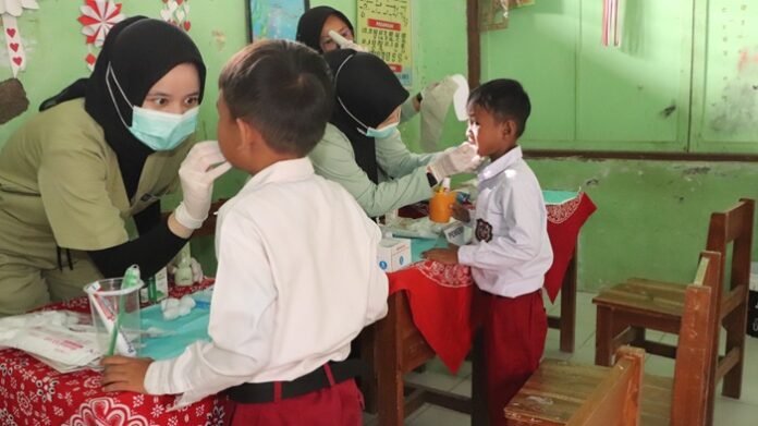 Pemkab Brebes ketika melakukan cek kesehatan gratis untuk pelajar