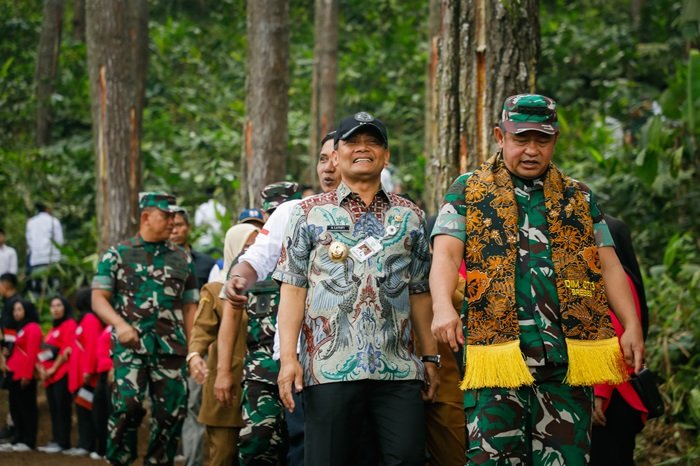 WhatsApp Image 2025-08-05 at 13.48.56 Gubernur Jateng Ahmad Luthfi dan KSAD Jenderal TNI Maruli Simanjuntak ketika peresmian sistem pengairan pertanian di Brebes
