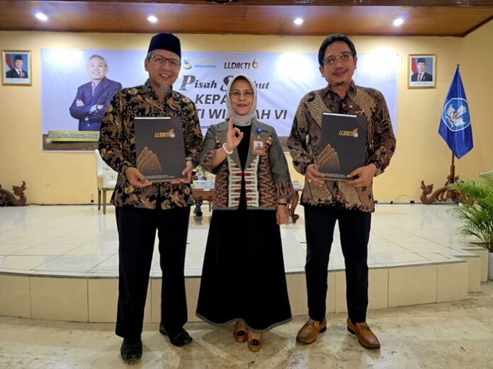 Rektor UPS Prof.Dr. Taufiqulloh, MHum (kanan)