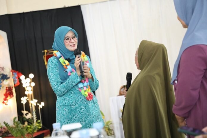 Ketua PKK Jateng Nawal Arafah Yasin membuka Pelatihan Rabu Pon di Desa Watuduwur, Kecamatan Bruno