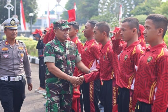 Kasdim Batang ketika berikan motivasi anggota Paskibraka