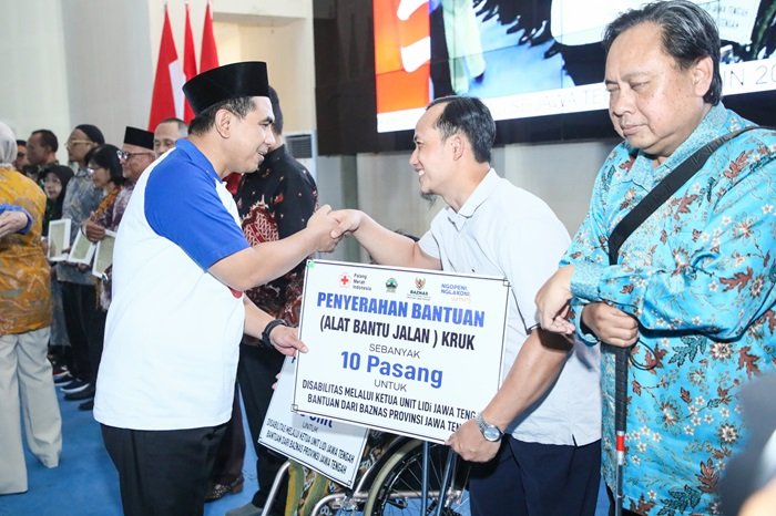 WhatsApp Image 2025-08-07 at 16.39.10 Wakil Gubernur Jateng Taj Yasin Maimoen ketika di acara peyerahan penghargaan donor darah sukarela di Salatiga